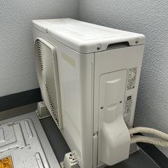 東芝エアコン2022年製RAS-2211使用少ない　取り外し必要の画像