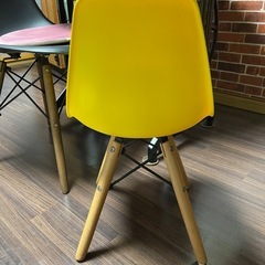 イームズチェア キッズ リプロダクトの画像