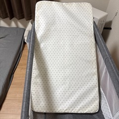 お値下げ！美品！ベビーベッド　マットレス付きの画像
