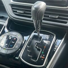 ＼ 誰でも車が買える次世代低与信ローン専門店／ 安心の１年保証付き 距離無制限！中古車販売 カーメル山梨店　平成30年　トヨタ　ヴォクシー　80,000㌔の画像