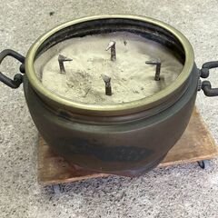 アンティーク 火鉢 真鍮製 移動台付きの画像