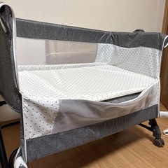 お値下げ！美品！ベビーベッド　マットレス付きの画像