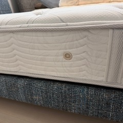 シモンズセミダブル
ベッドの画像