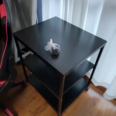 黒い木製テーブルの画像