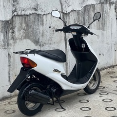 大人気セール‼️安心のバッテリー新品✨️前後タイヤまだまだ山あり⛰️嬉しいオイル満タン補充済み🈵オイル交換不要⭕️継ぎ足しだけで🆗2サイクルでパワフルな走り💨AF34ライブディオ✴の画像