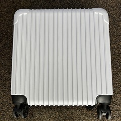 ✈️スーツケース ＊引取りが早い方優先の画像