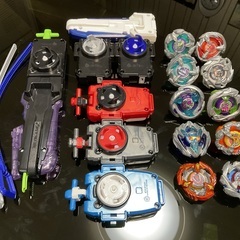 ベイブレードX ベイブレード まとめ売り ブレード10 ラチェット9 ビット7 ランチャー6 グリップ コロコロ限定フェニックスフェザー付きの画像