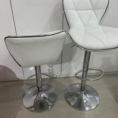 カウンターチェア二脚　新品同様　ホワイトの画像