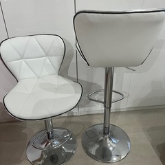 カウンターチェア二脚　新品同様　ホワイトの画像