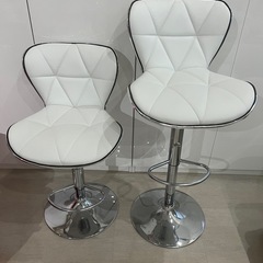 カウンターチェア二脚　新品同様　ホワイトの画像