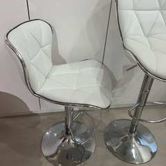 カウンターチェア二脚　新品同様　ホワイトの画像