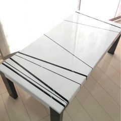 大理石風ローテーブルの画像