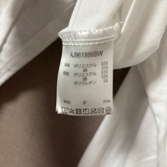 アプレジュール　長袖　白Tシャツの画像