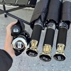 倉庫整理のため傘を無料配布中の画像