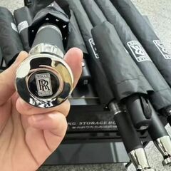 倉庫整理のため傘を無料配布中の画像