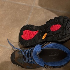 mont-bell トレッキングブーツの画像