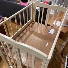 ベビーベッドの画像