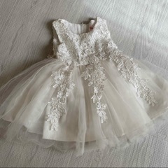 ブライダル　白キッズドレスの画像