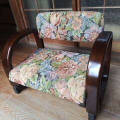 木製座椅子の画像