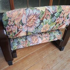 木製座椅子の画像