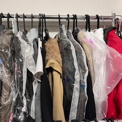 【転売どうぞ】45L　冬物コート　ジャンバー含む　
袋いっぱいの...