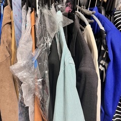 【転売どうぞ】45L　冬物コート　ジャンバー含む　
袋いっぱいのレディース服の画像