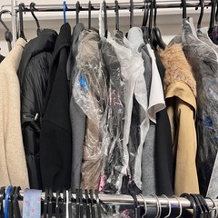 【転売どうぞ】45L　冬物コート　ジャンバー含む　
袋いっぱいのレディース服の画像