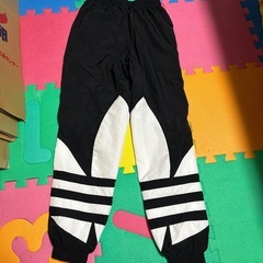 adidas ズボンの画像