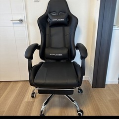 ニトリ　デスク&ゲーミングチェアの画像