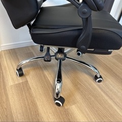 ニトリ　デスク&ゲーミングチェアの画像