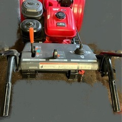 早いもの勝ち！動作良好！9馬力-ホンダ除雪機 HS970電動シューターで走行は無段階オートマ(hst)余裕の9馬力の画像