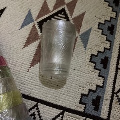 カラフルなコップの画像