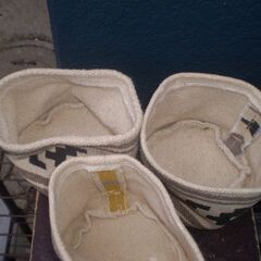 布製の収納バスケット　直径14㎝くらい高さ13㎝　3個の画像