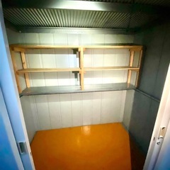 【受付終了】屋外　物置き　倉庫 コンパネ・シェルフ付き　の画像