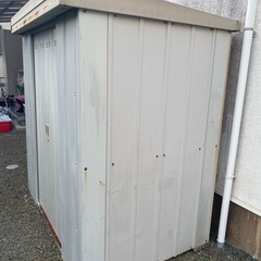 【受付終了】屋外　物置き　倉庫 コンパネ・シェルフ付き　の画像
