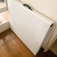 明日11/7までの引取り価格8000円→7000円【新品未使用】BOOSDEN アウトドア テーブル 折りたたみ 180x74x75cm 作業テーブル 大きめ 机 組立不要 ダイニングテーブル 持ち運び 食卓 リビング 室内/屋外 イベント ホワイトの画像