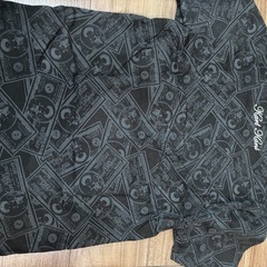 カールカナイドル札柄 Tシャツ Sサイズ ブラックの画像