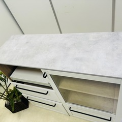 キッチン収納キャビネット ホワイトウッド仕上げの画像