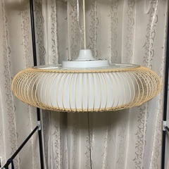 吊り下げ電球の画像