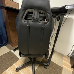 ゲーミングチェア(オットマン付き)の画像