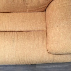 【ジモティー割あり】【ジャングル守口店】2人がけソファー　オレンジの画像