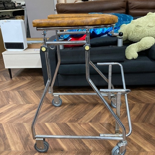 1152 歩行器