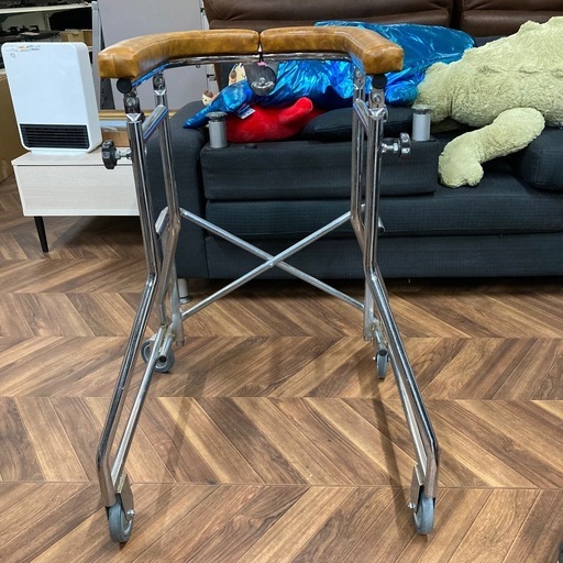 1152 歩行器