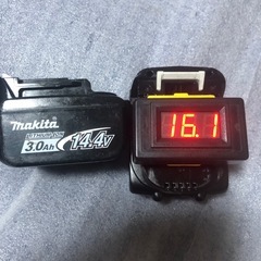Makita マキタ 14.4V 3.0Ah リチウムイオンバッテリー 中古美品、2個セット、の画像