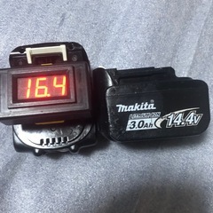 Makita マキタ 14.4V 3.0Ah リチウムイオンバッテリー 中古美品、2個セット、の画像