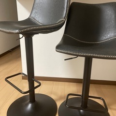 黒色のバーチェア2個セットの画像