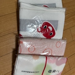 しまむらレジャーシート、タオルの画像