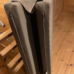 二つ折りマットレスの画像