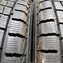 215/70R15ダンロップスタッドレスタイヤ4本セットの画像