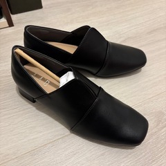 新品a.v.v / 甲深スリット ミュールパンプスの画像